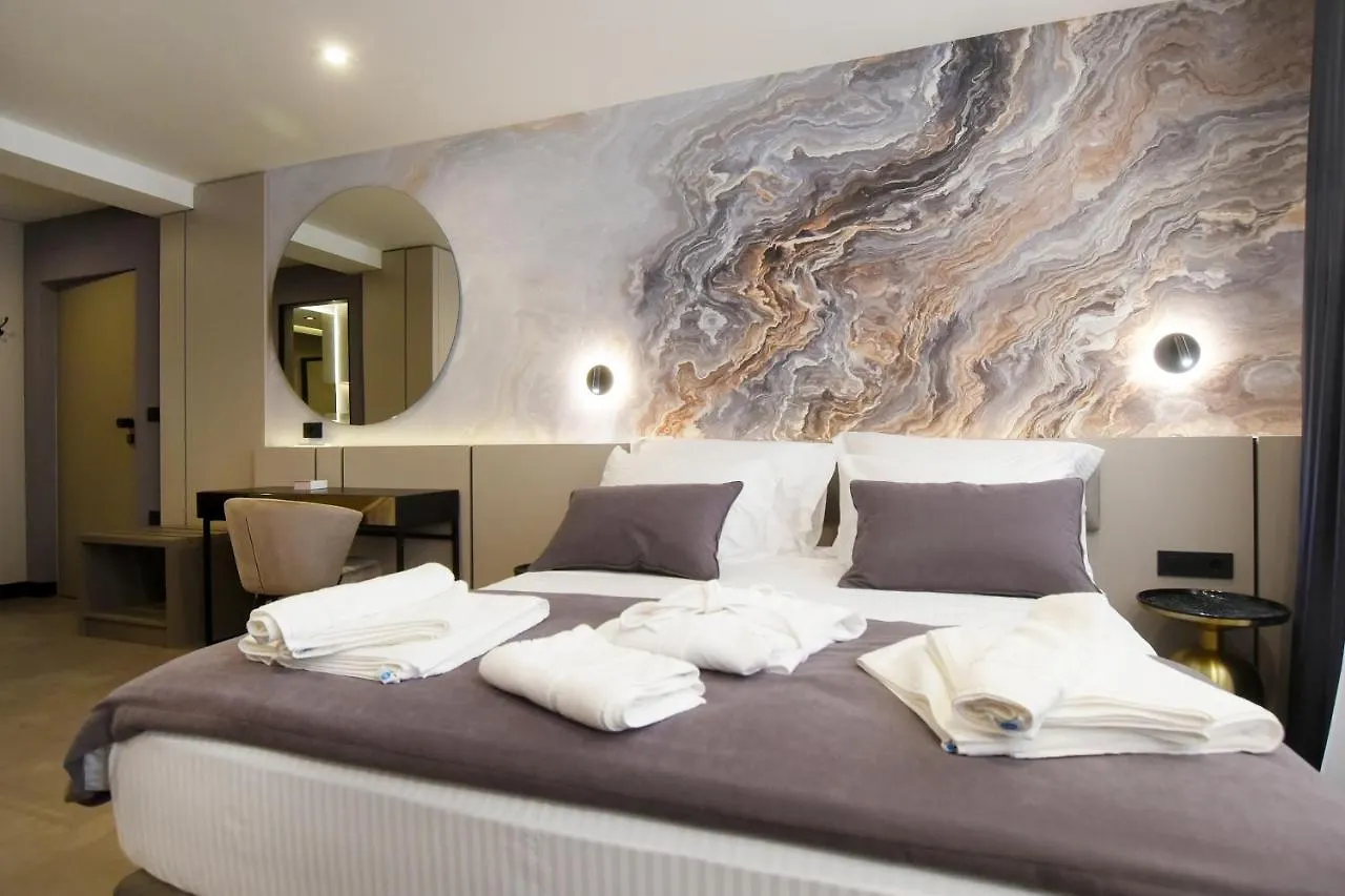 Grandeur Apartments PUY