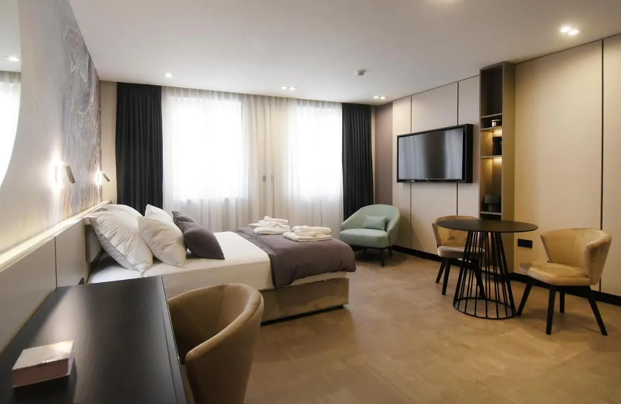 Grandeur Apartments PUY