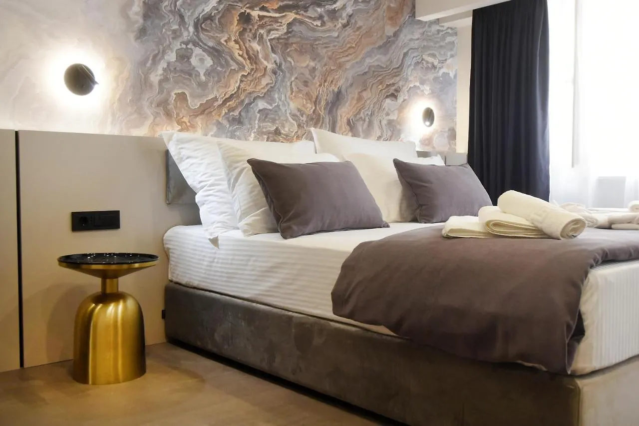 Grandeur Apartments PUY