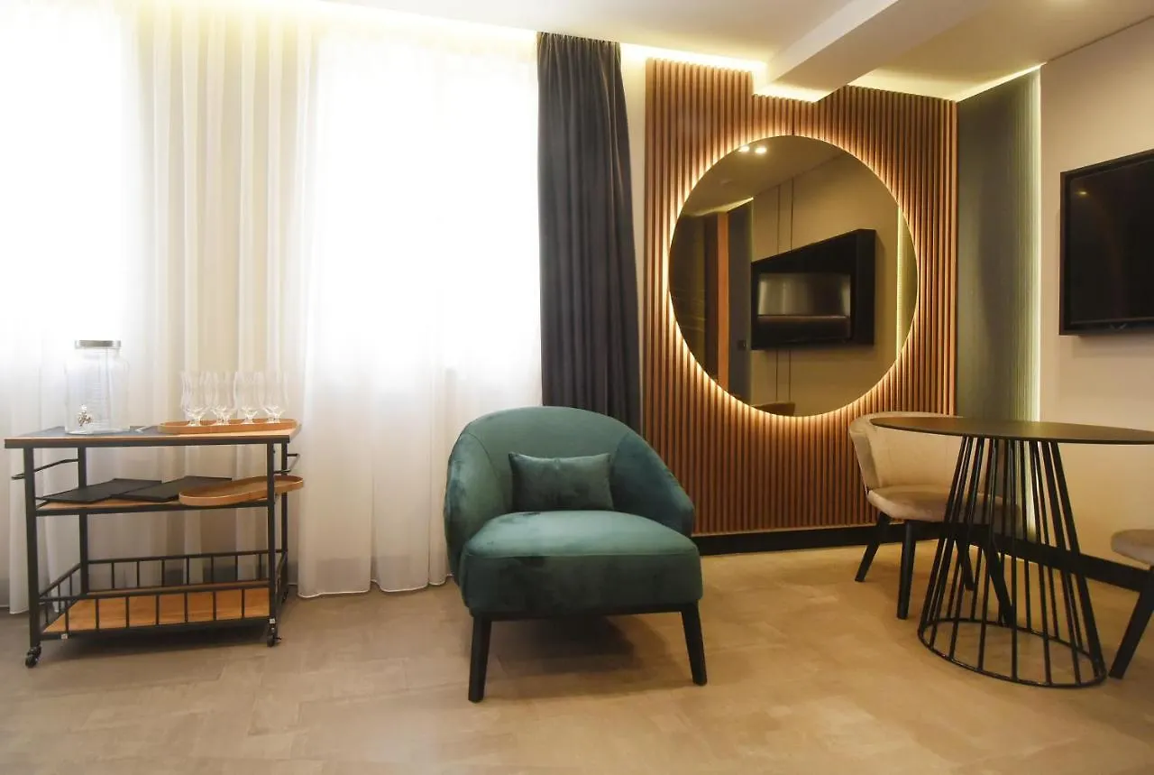 Grandeur Apartments PUY