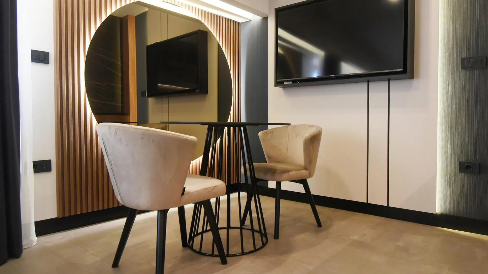 Grandeur Apartments PUY